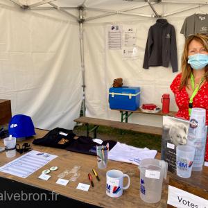 Vanessa à l'accueil du Temple